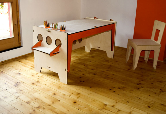 Il lettino-culla che diventa scrivania proposto dal marchio Totem